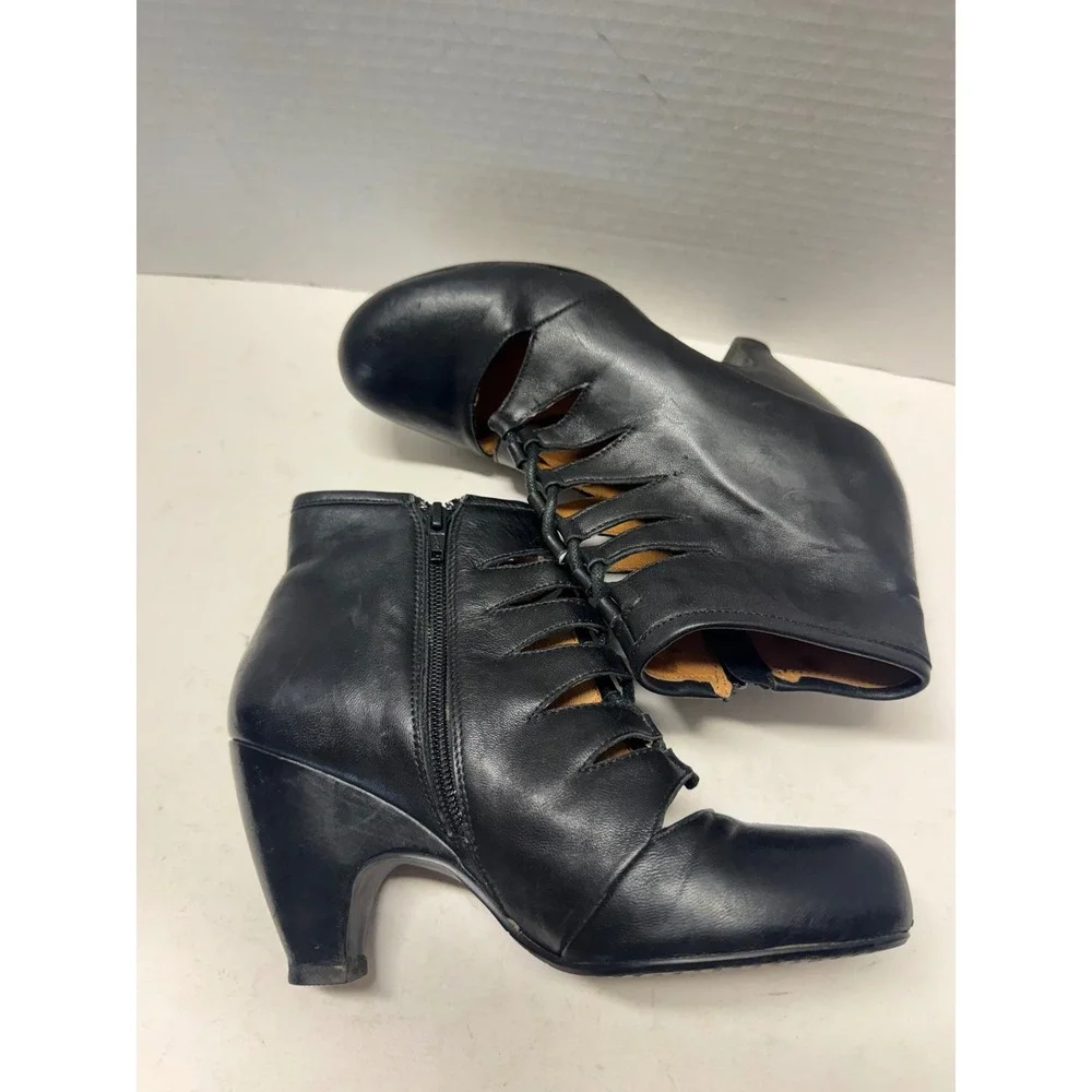 Miz Mooz Throne Black Leather Cutout Lace Up Ankle Boots GZ0076 Women 7 M
